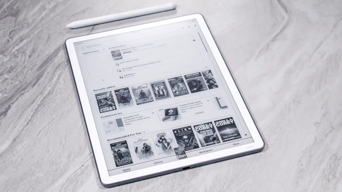 Kindle Scribe 2025 thiết kế mỏng nhẹ - góc nghiêng